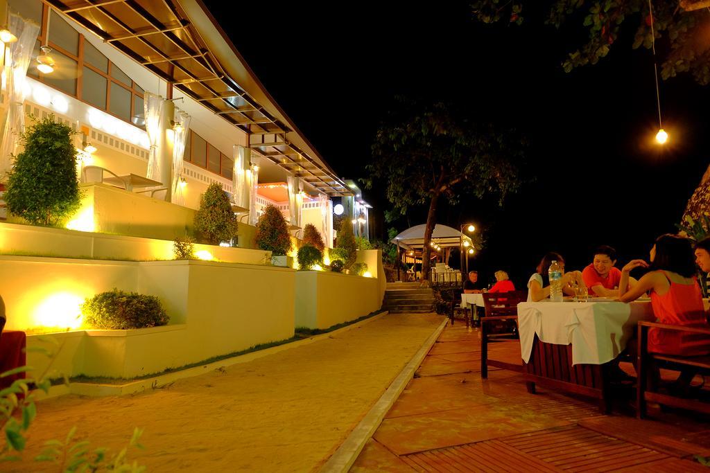Koh Ngai Cliff Beach Resort Bagian luar foto