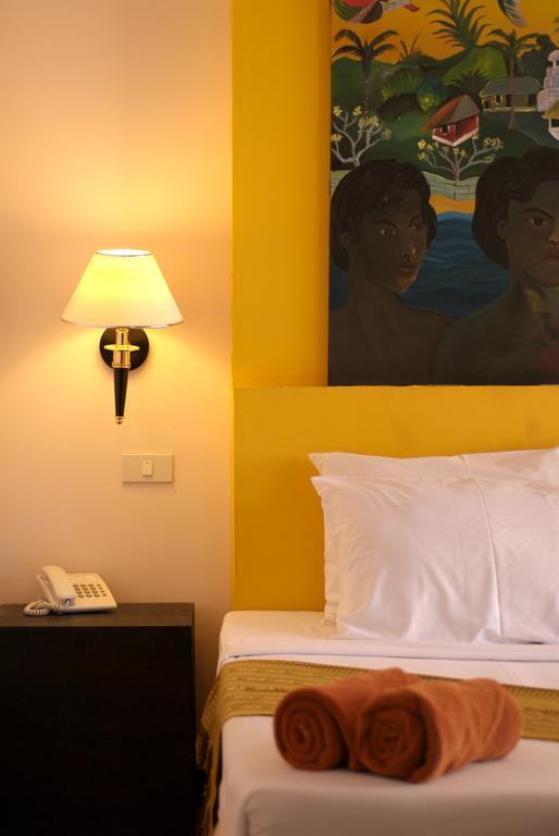Koh Ngai Cliff Beach Resort Bagian luar foto