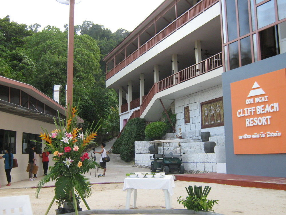 Koh Ngai Cliff Beach Resort Bagian luar foto