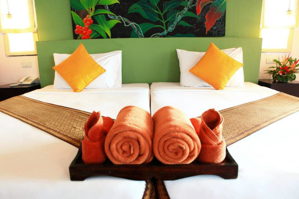 Koh Ngai Cliff Beach Resort Bagian luar foto