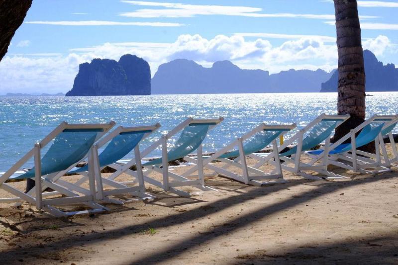 Koh Ngai Cliff Beach Resort Bagian luar foto
